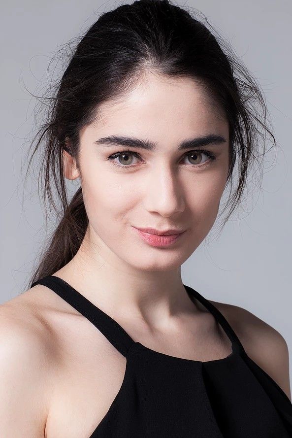 Султан Элиф Тас